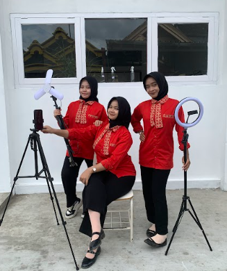 <i class="bi bi-globe2"></i> Bisnis Digital