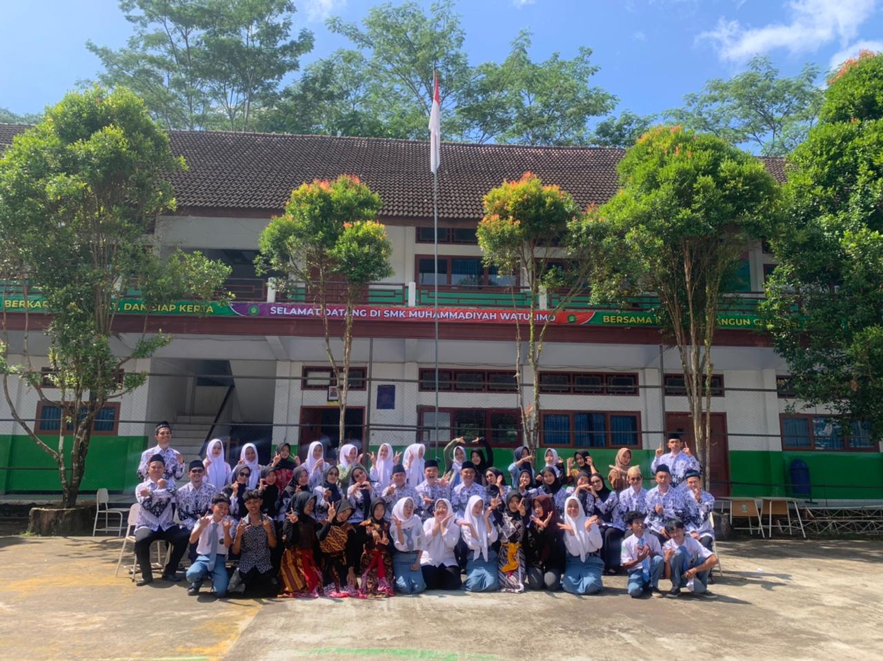 Refleksi Hari Guru 2025: Guru SMK di Tengah Perubahan Zaman dan Tantangan Baru